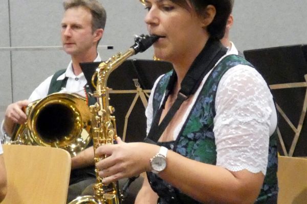 saxophonistin-sonja-althammer-beim-solo78CC2950-FD99-CCCF-DC0C-EF1D88E5F920.jpg